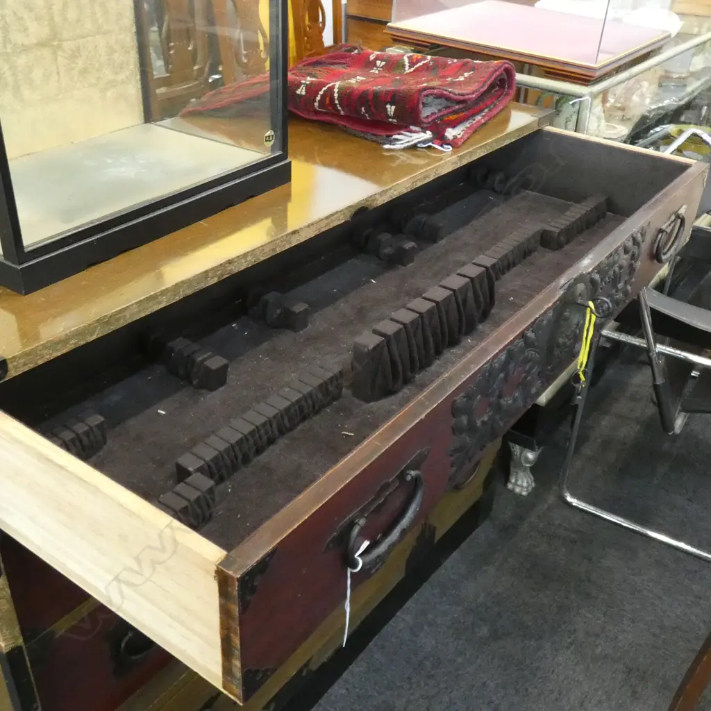 VINTAGE JAPANESE TANSU CHEST... Image 1++