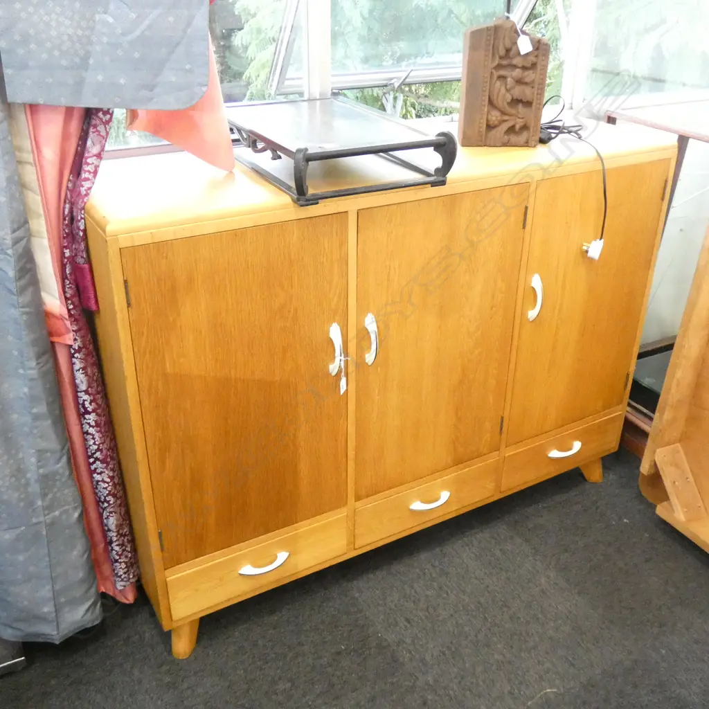 1950s LIGHT OAK SIDEBOARD 1370x1020x400mm Image 1++