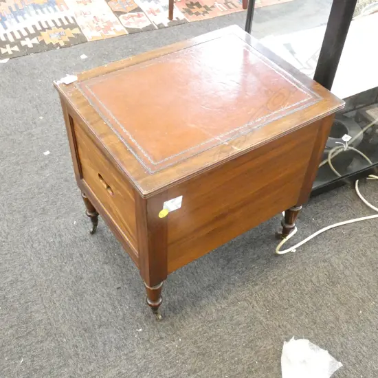SMALL CABINET w. LEATHER TOP 