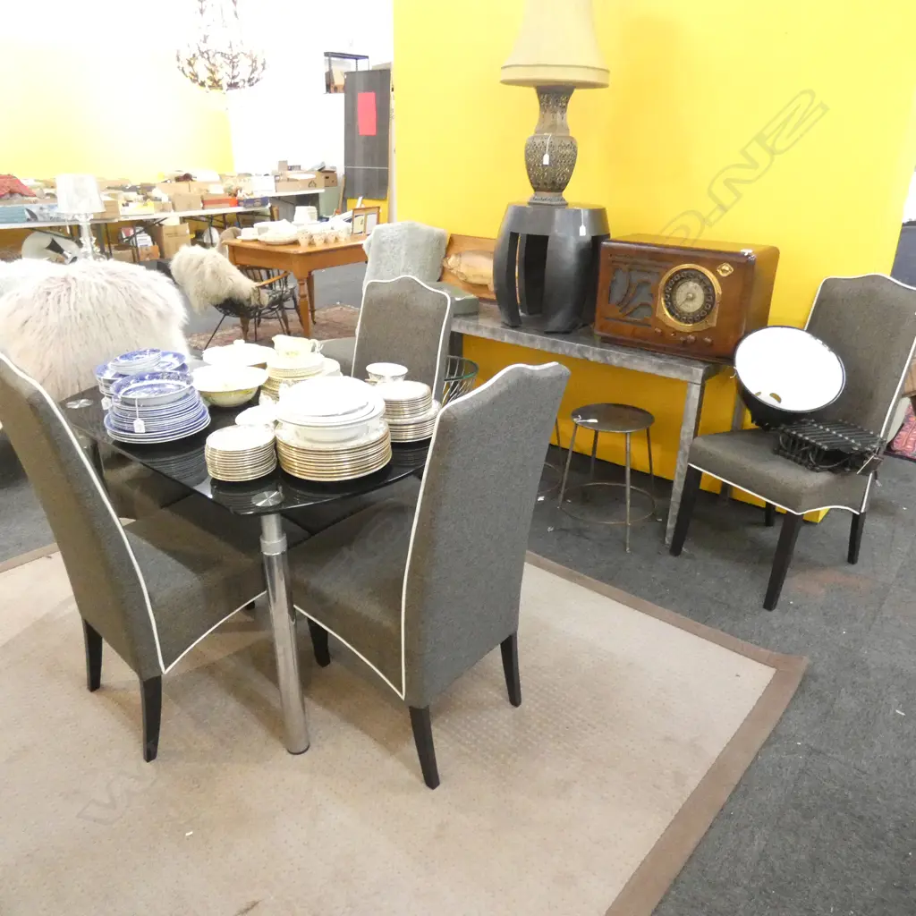 6 UPHOLSTERED CHAIRS Image 1++