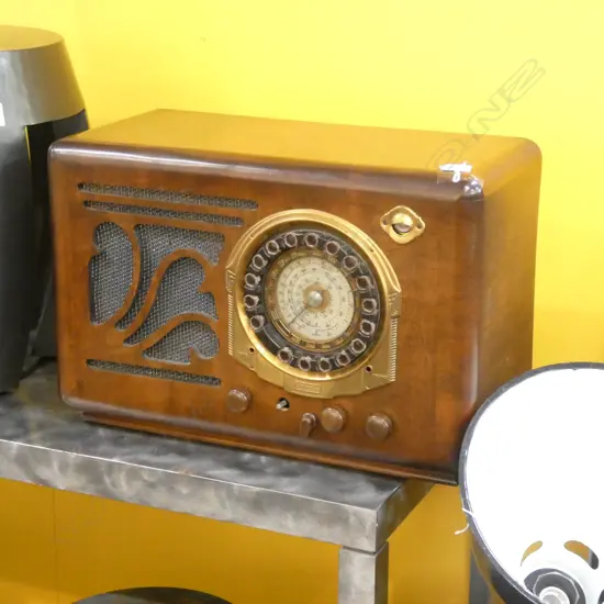 VINTAGE GULBRANSEN RADIO
