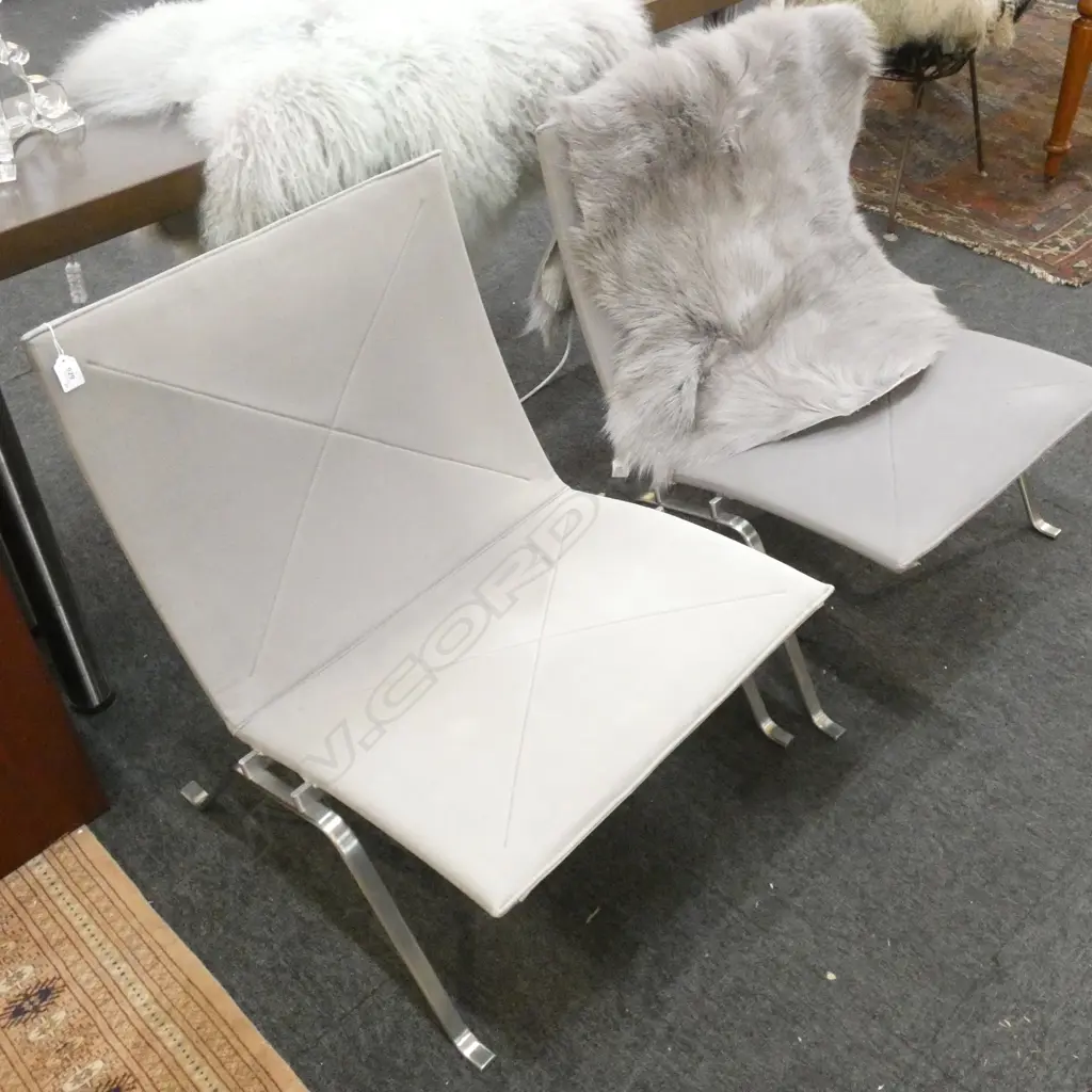 PAIR OF PK22 CHAIRS Image 1++