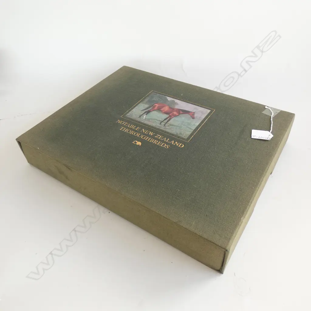 LG BOXED BOOK 'NOTABLE NEW ZEALAND THOROUGHBREDS' Image 1++