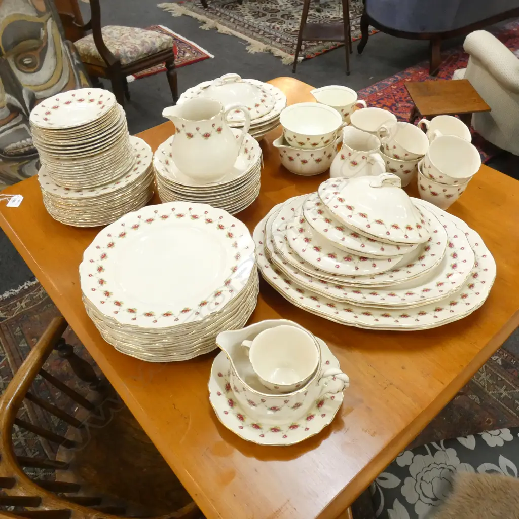 LARGE ROYAL DOULTON DINNER SERVICE APPROX 83 PCES... Image 1++