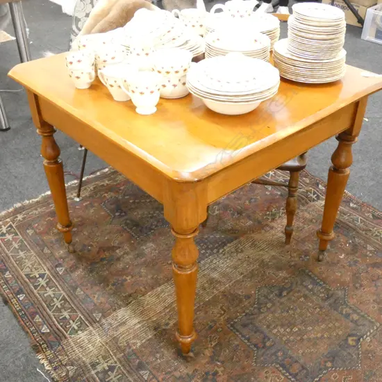 KAURI SQURE KITCHEN TABLE 900 MM SQ