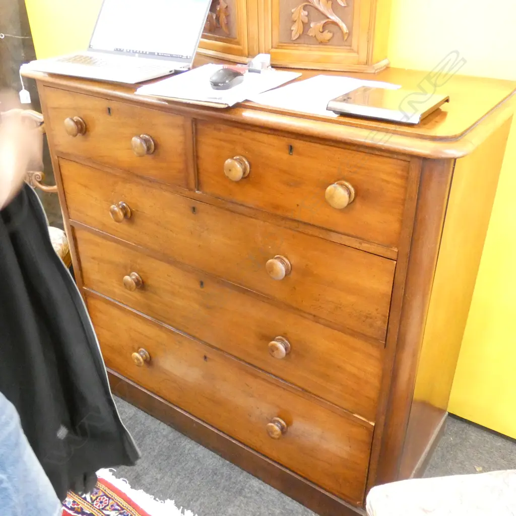VICTORIAN MAHOGANY FLAT FRONT 5 DRAWER CHEST... Image 1++