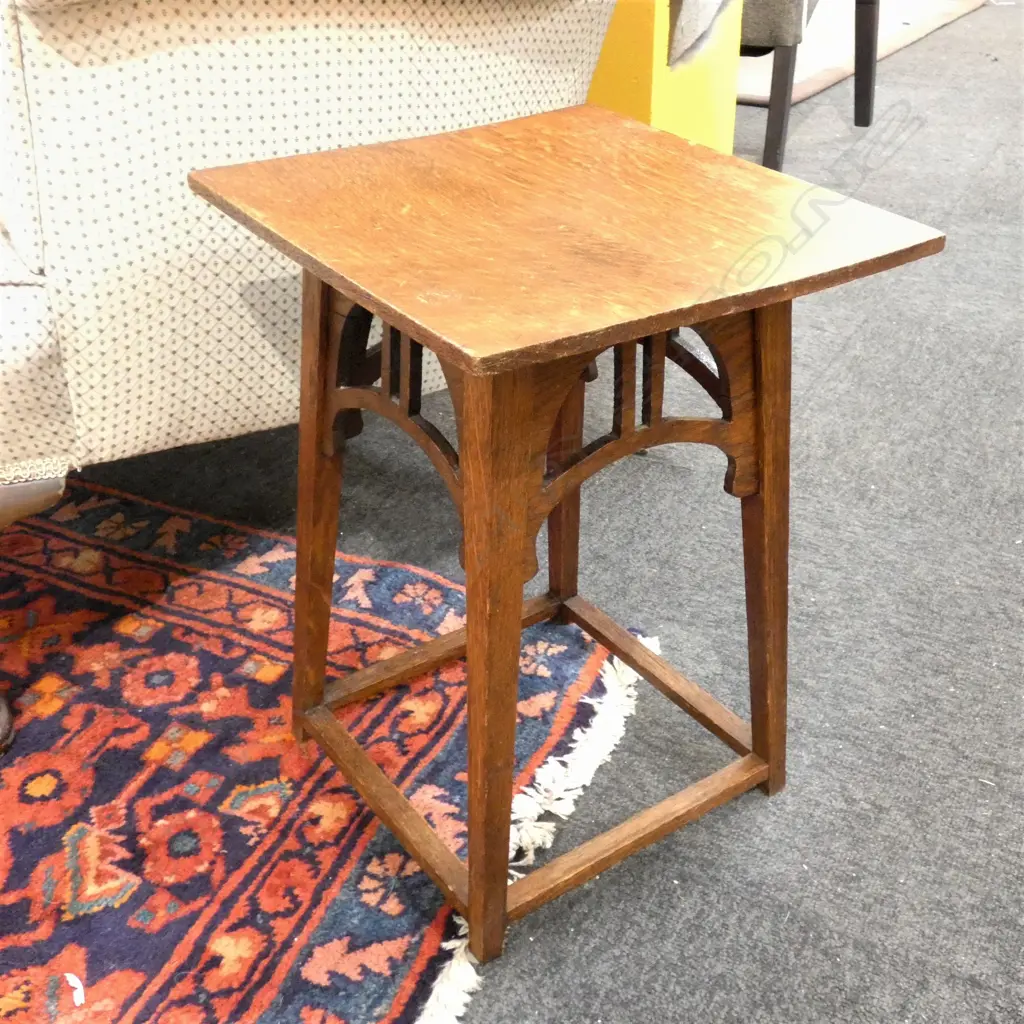 ARTS&CRAFTS MOVEMENT PLANT STAND, OAK H395MM Image 1++