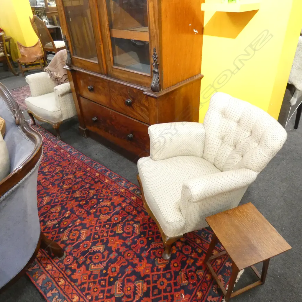 PR BUTTON BACK ARMCHAIRS Image 1++