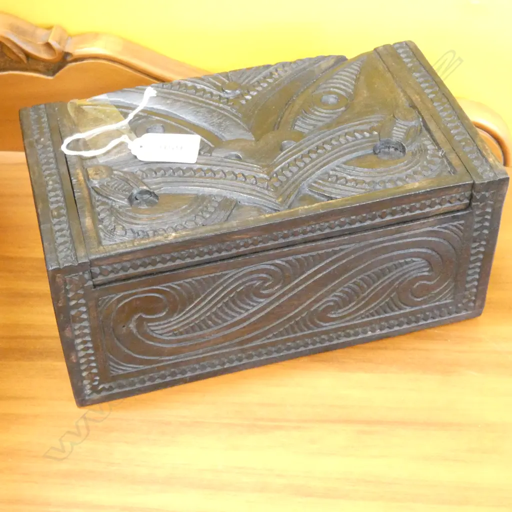 CARVED WOODEN LIDDED MAORI BOX L.235mm Image 1++
