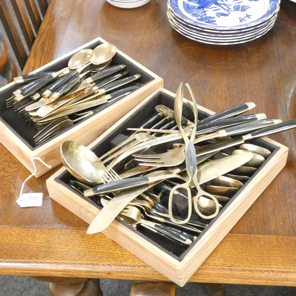 2 TRAYS OF ORIENTAL CUTLERY Image 1++