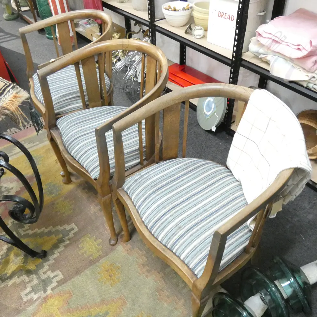 3 CLUB CHAIRS Image 1++