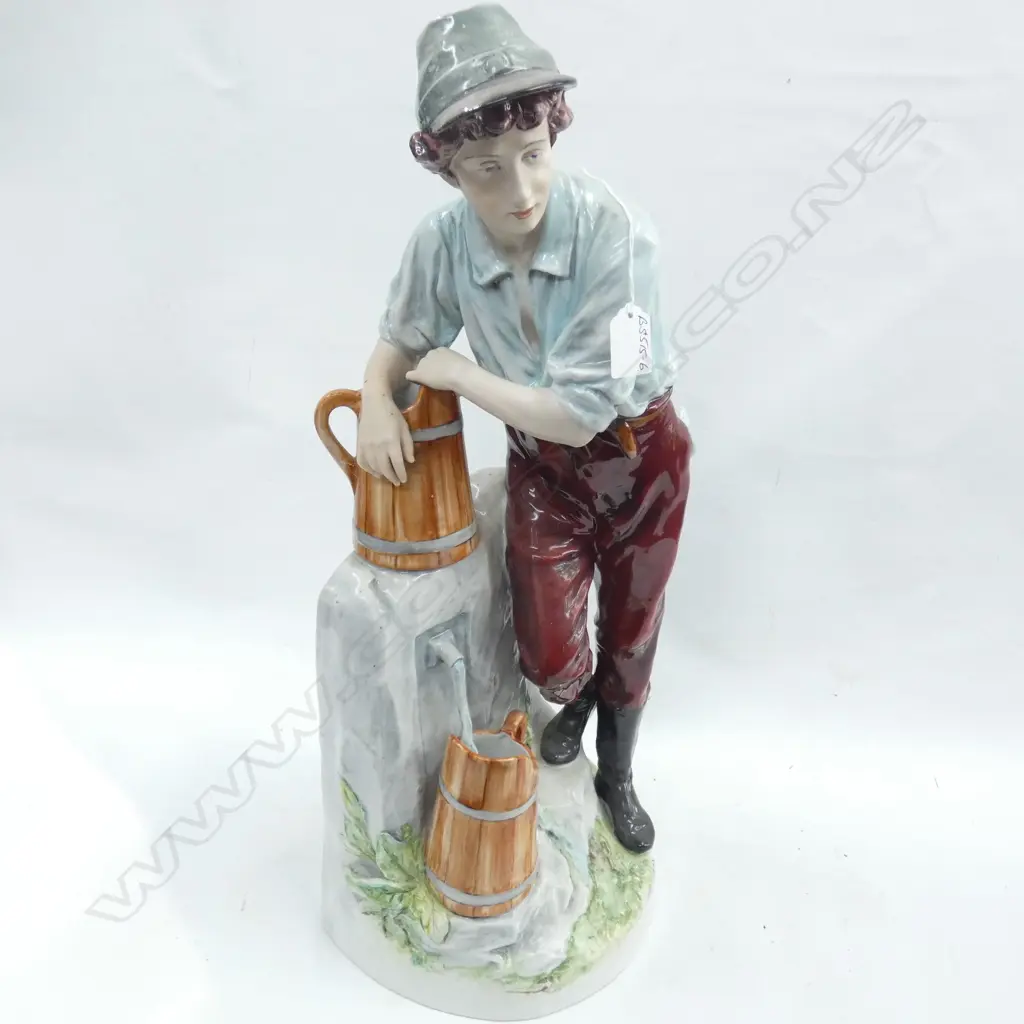LGE ROYAL DUX FIGURE YOUNG MAN AT THE WELL H.600mm Image 1++