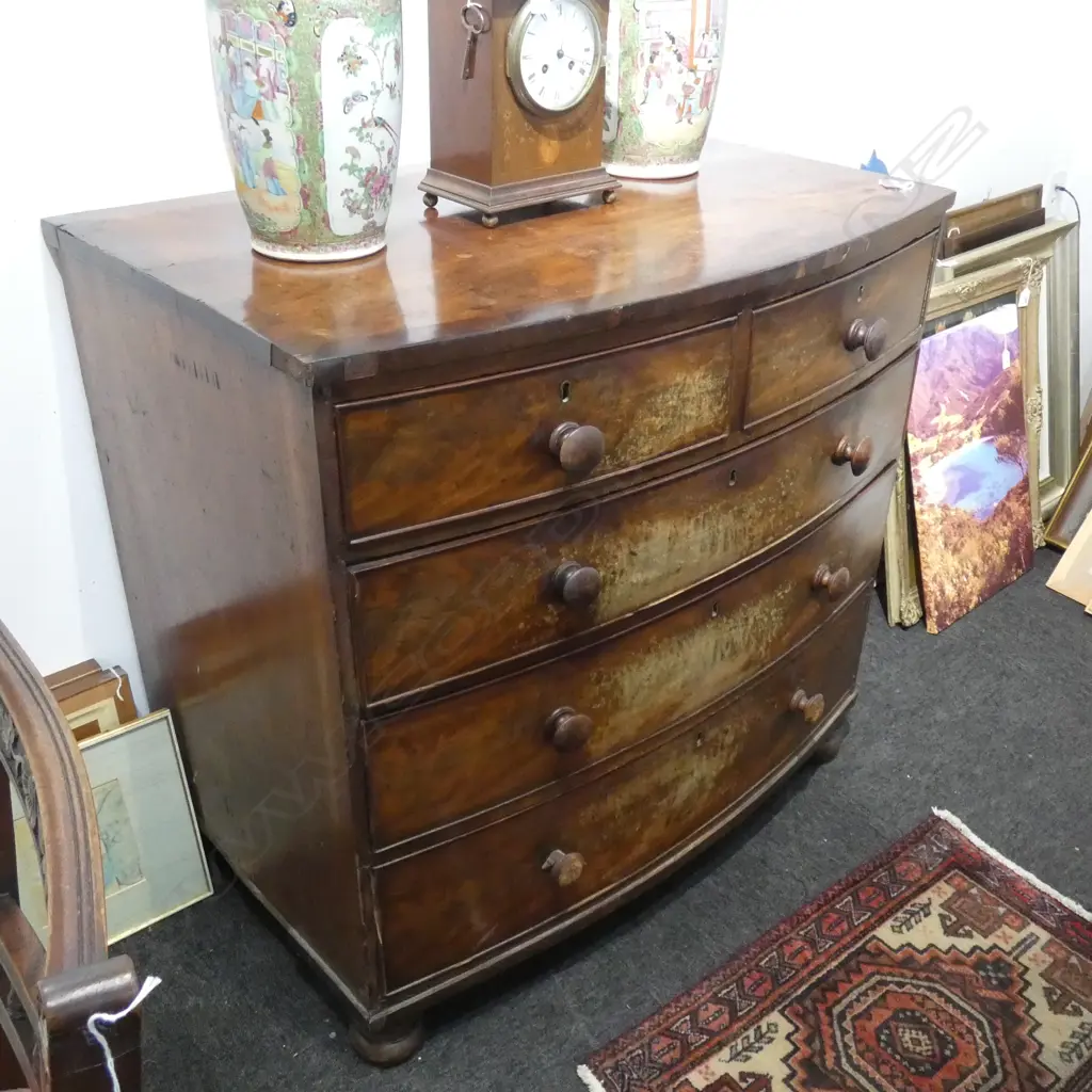 GEORGIAN BOW FRONT CHEST OF 5 DRAWERS... Image 1++