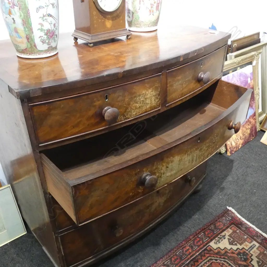 GEORGIAN BOW FRONT CHEST OF 5 DRAWERS... Image 1++
