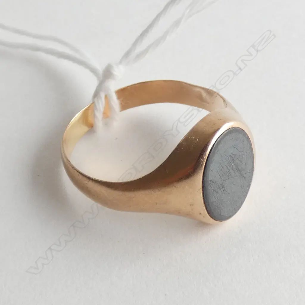 9CT GOLD & ONYX ? DRESS RING 2.9GMS Image 1++