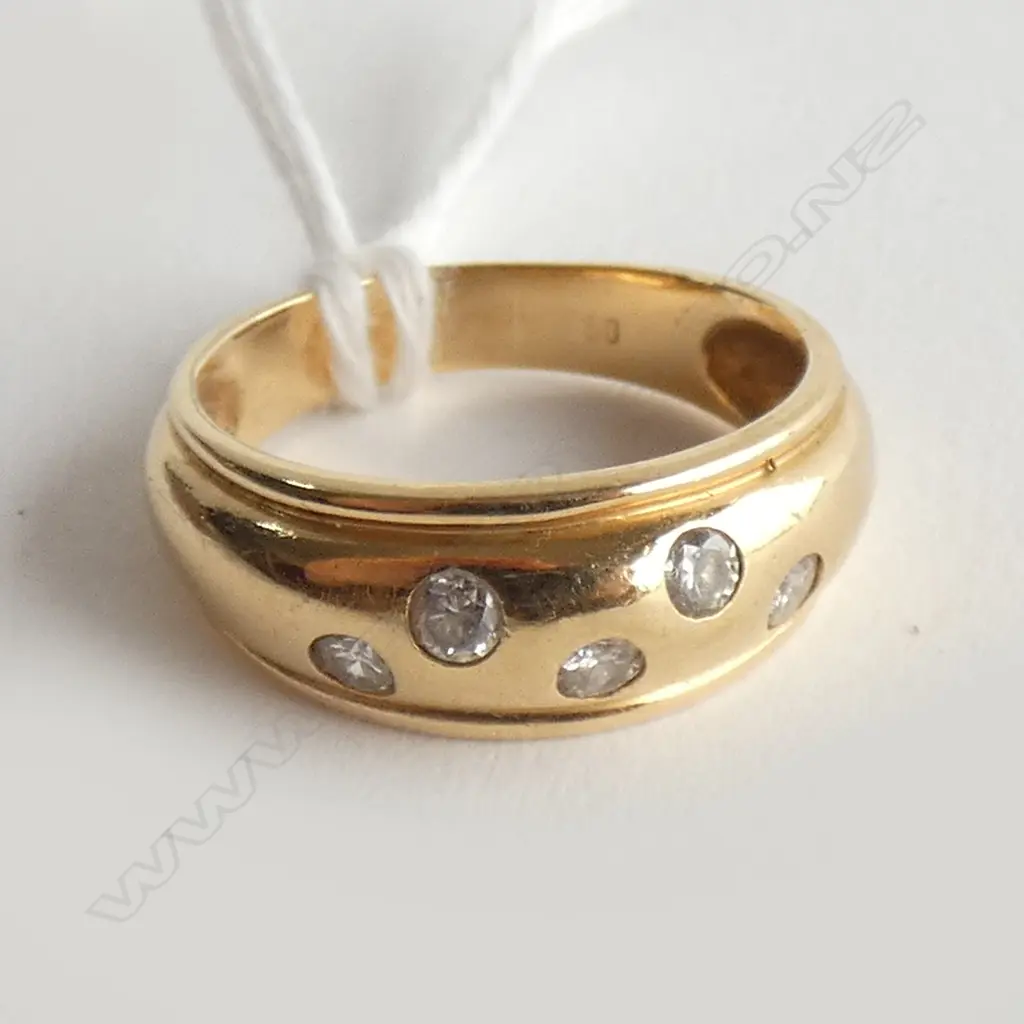 18CT YG DIAMOND SET DOME RING 4.5 GRAMS Image 1++