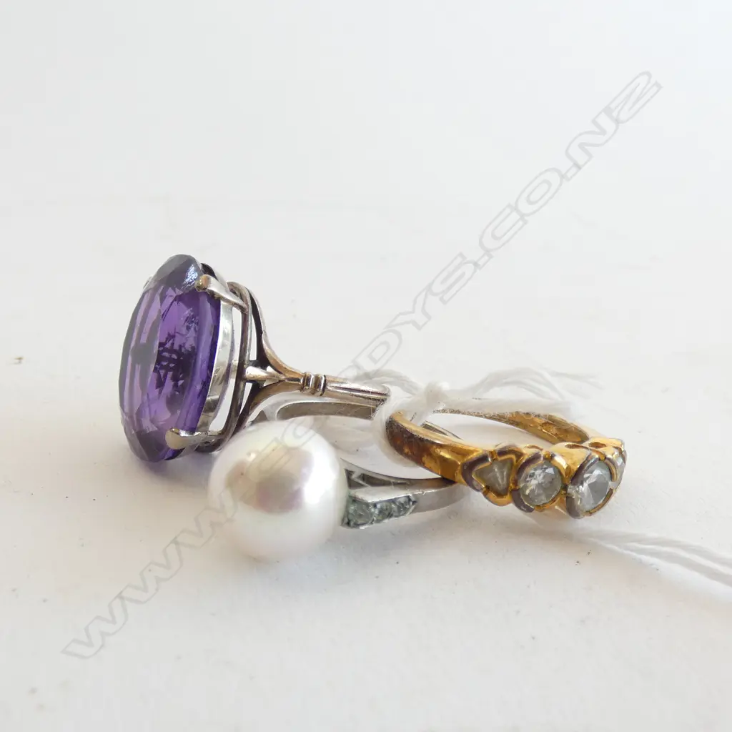 3 COSTUME RINGS Image 1++