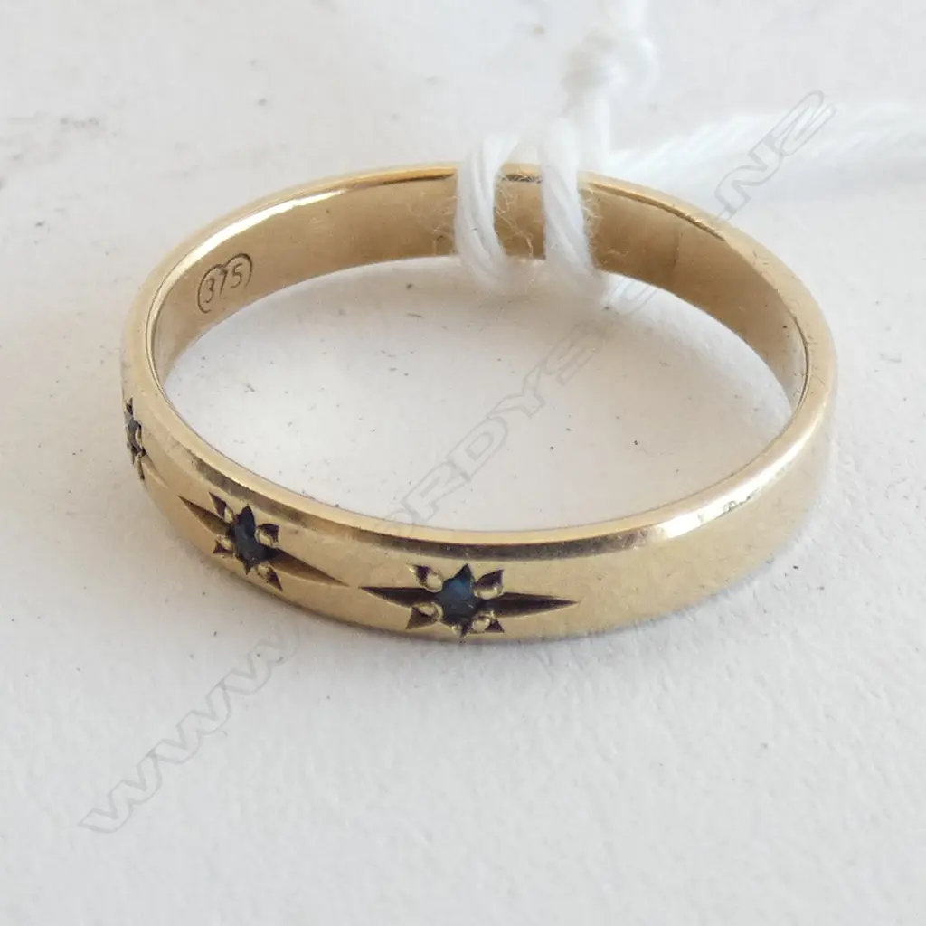 9CT GOLD & SAPPHIRE RING 1.6 GRAMS Image 1++