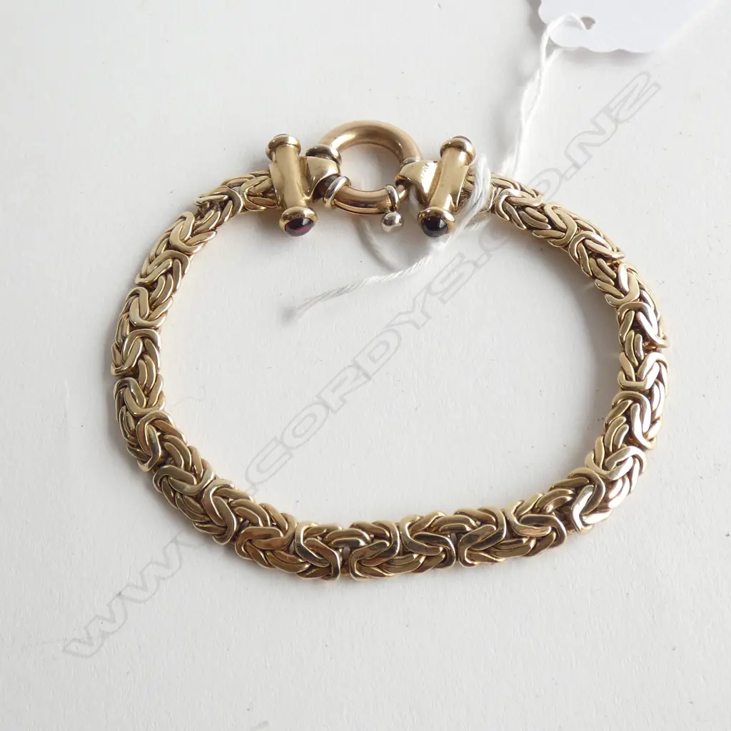 9CT YG FANCY LINK HOLLOW BRACELET WITH CAB GARNETS WEIGHT 12.3 GMS Image 1++