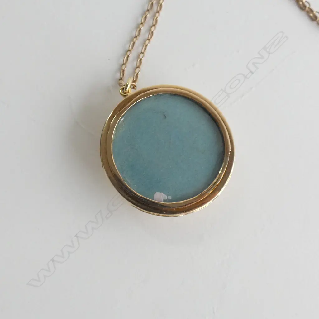 ANTIQUE 9CT GOLD PENDANT/LOCKET ON GOLD ?CHAIN Image 1++