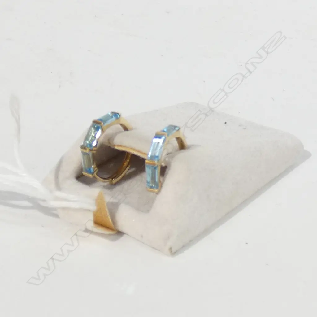 9CT GOLD BLUE TOPAZ EARRINGS Image 1++
