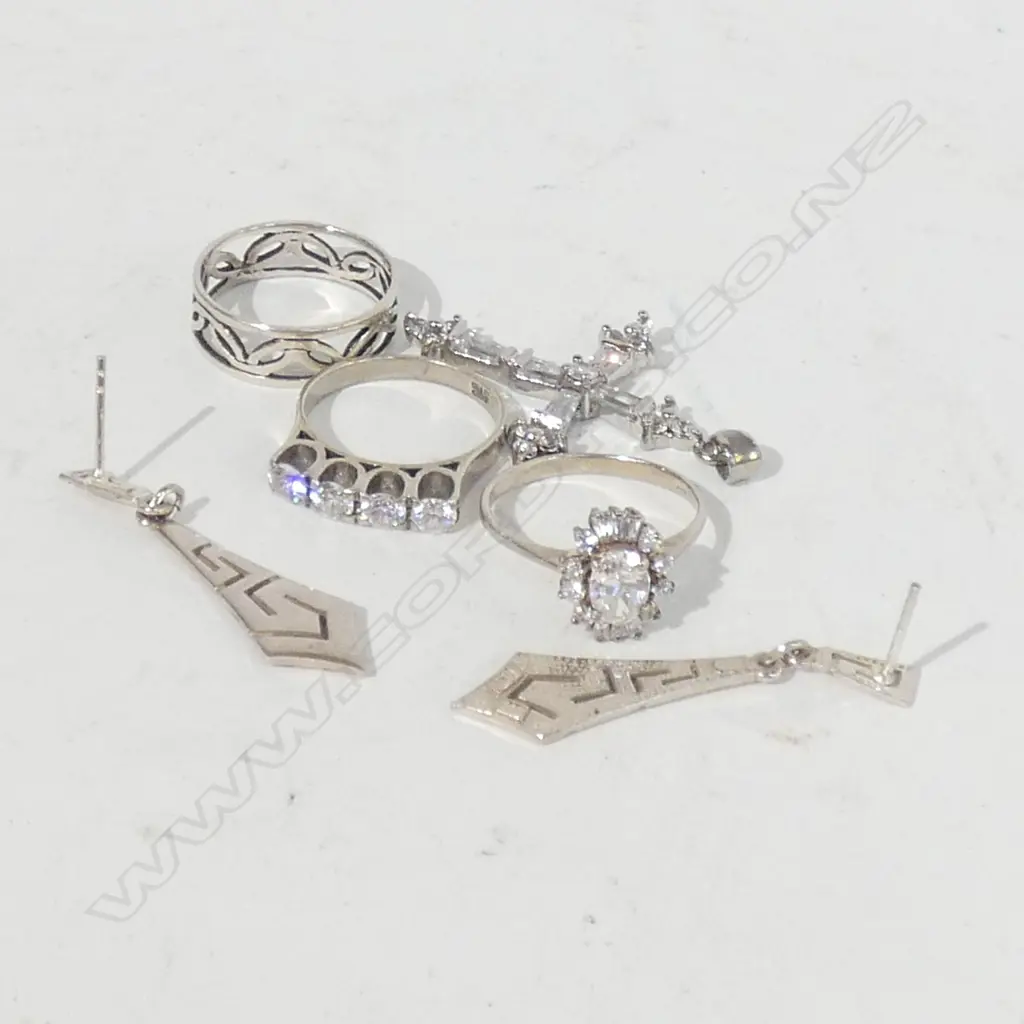 3 SILVER RINGS + CROSS AND EARRINGS WEIGHT 14.7 GMS Image 1++