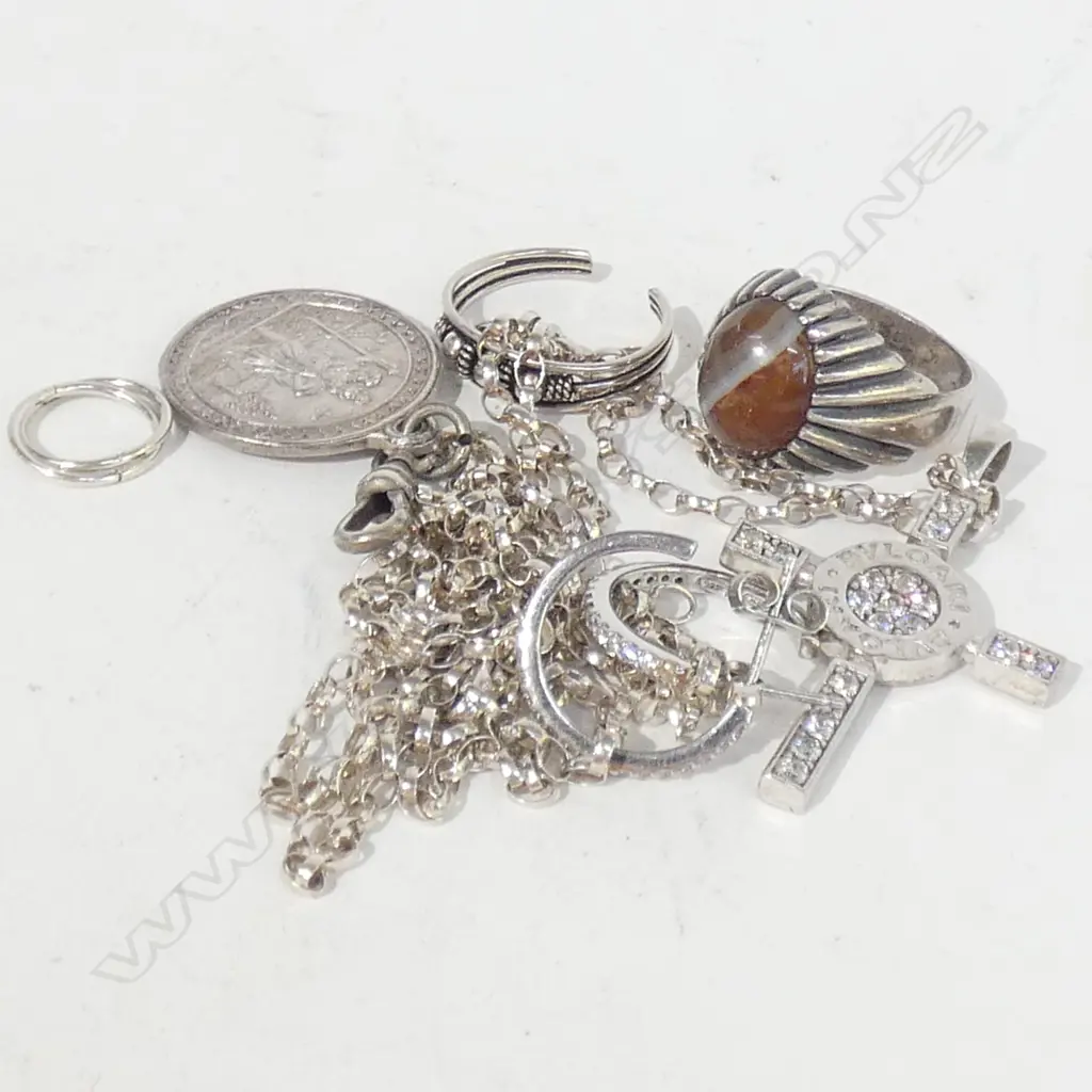 7 SILVER ITEMS RINGS/CROSS ETC WEIGHT 33.8 GMS Image 1++