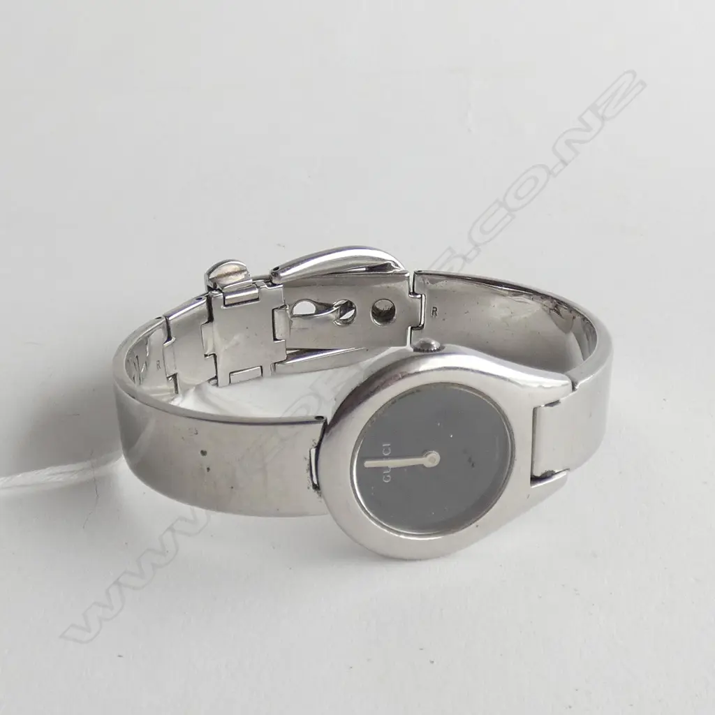 LADIES  GUCCI S/STEEL DRESS WATCH QUARTZ WITH BUCKLE CLASP NOT WORKING Image 1++