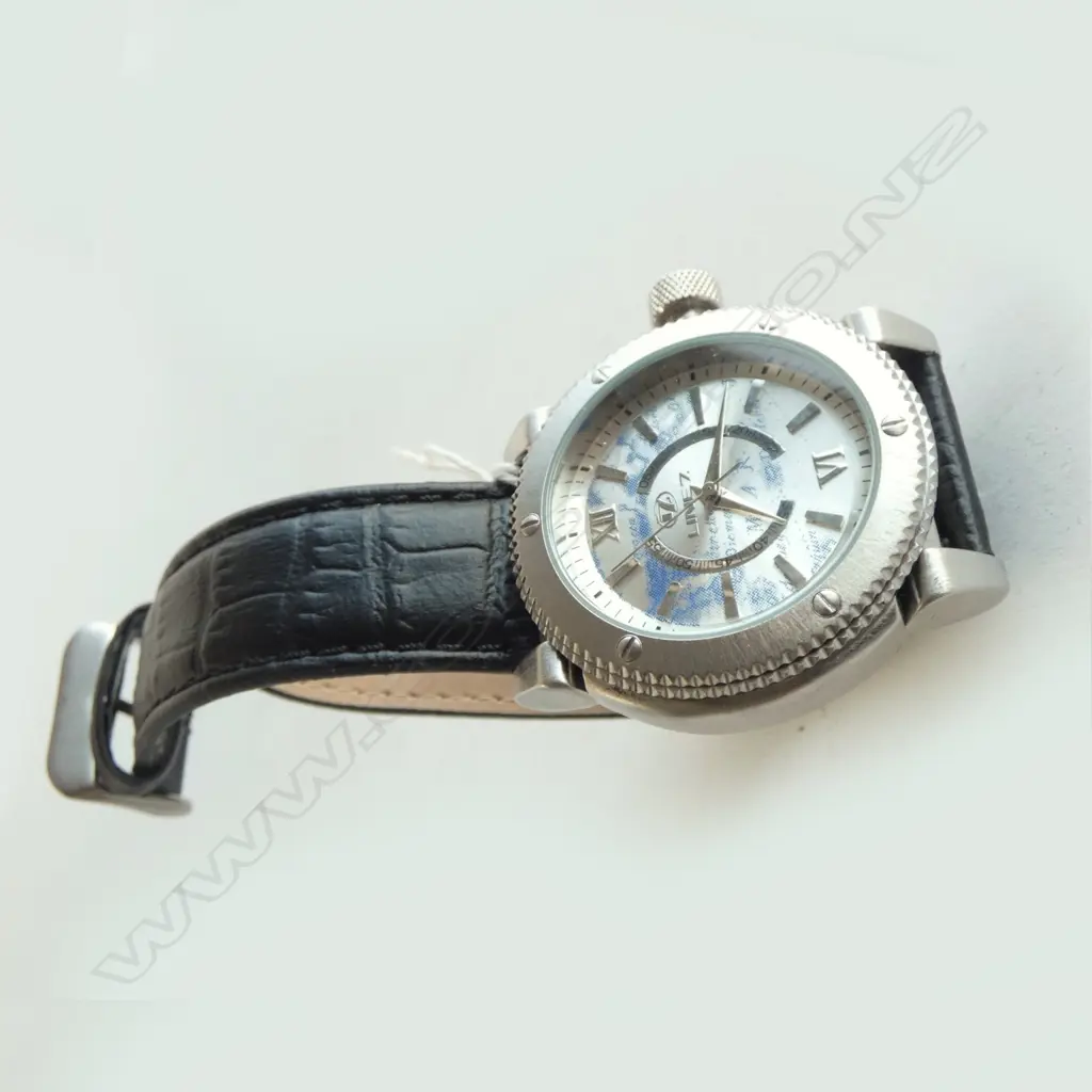 LINE 7 WATCH IN BOX Image 1++