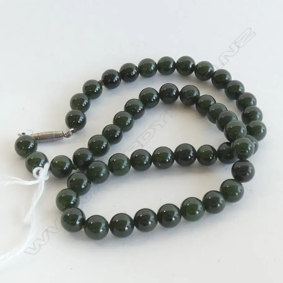 GREEN STONE BEAD NECKLACE Image 1++