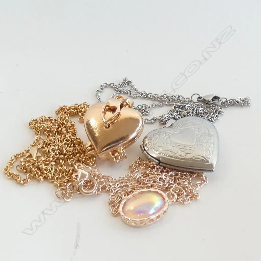 2 X GILDED LOCKETS & CHAINS HEART PENDANT & FAUX OPAL 1 X SILVER PLATE WITH HEART PENDANT Image 1++