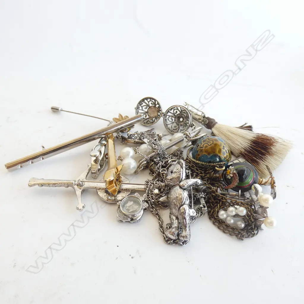 ASST. STG & SILVER TONE JEWELLERY; KILT PINS ETC Image 1++