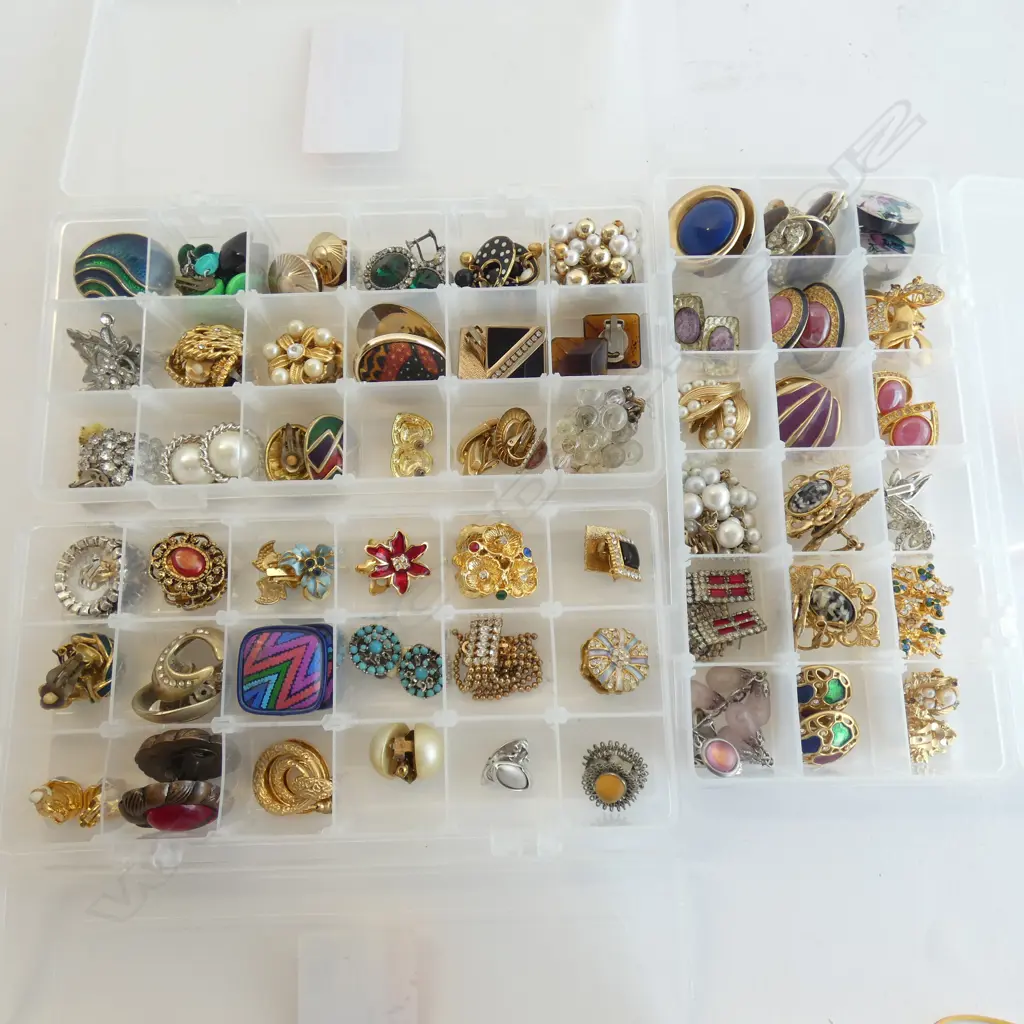 3 TRAYS OF COSTUME EARRINGS Image 1++
