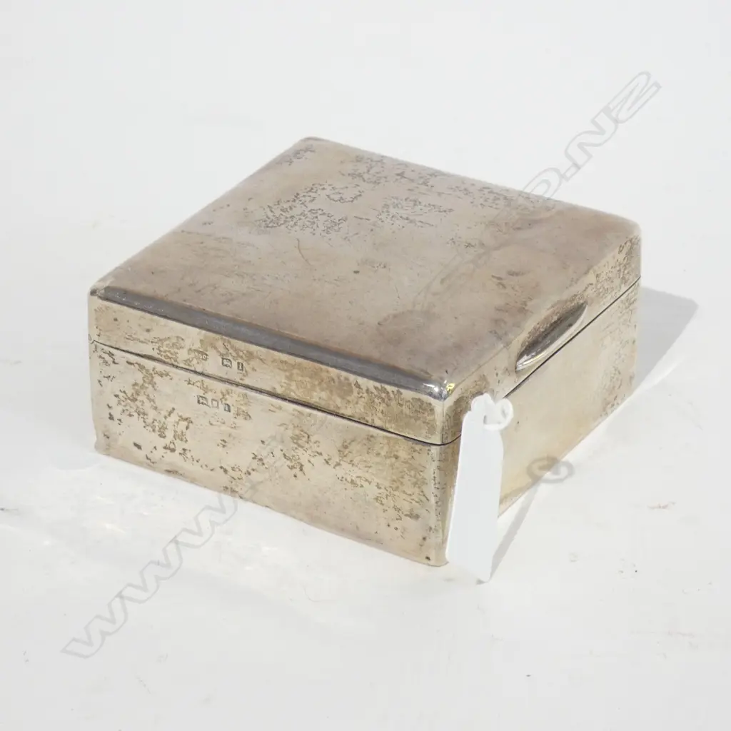 SMALL SILVER CIGARETTE BOX LONDON 1924 Image 1++
