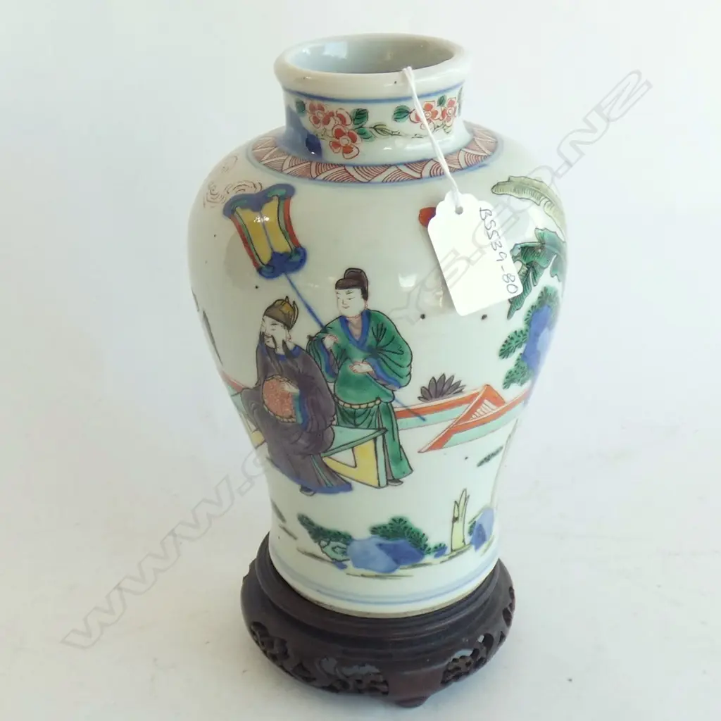 CHINESE FAMILLE VERTE VASE ON STAND Image 1++