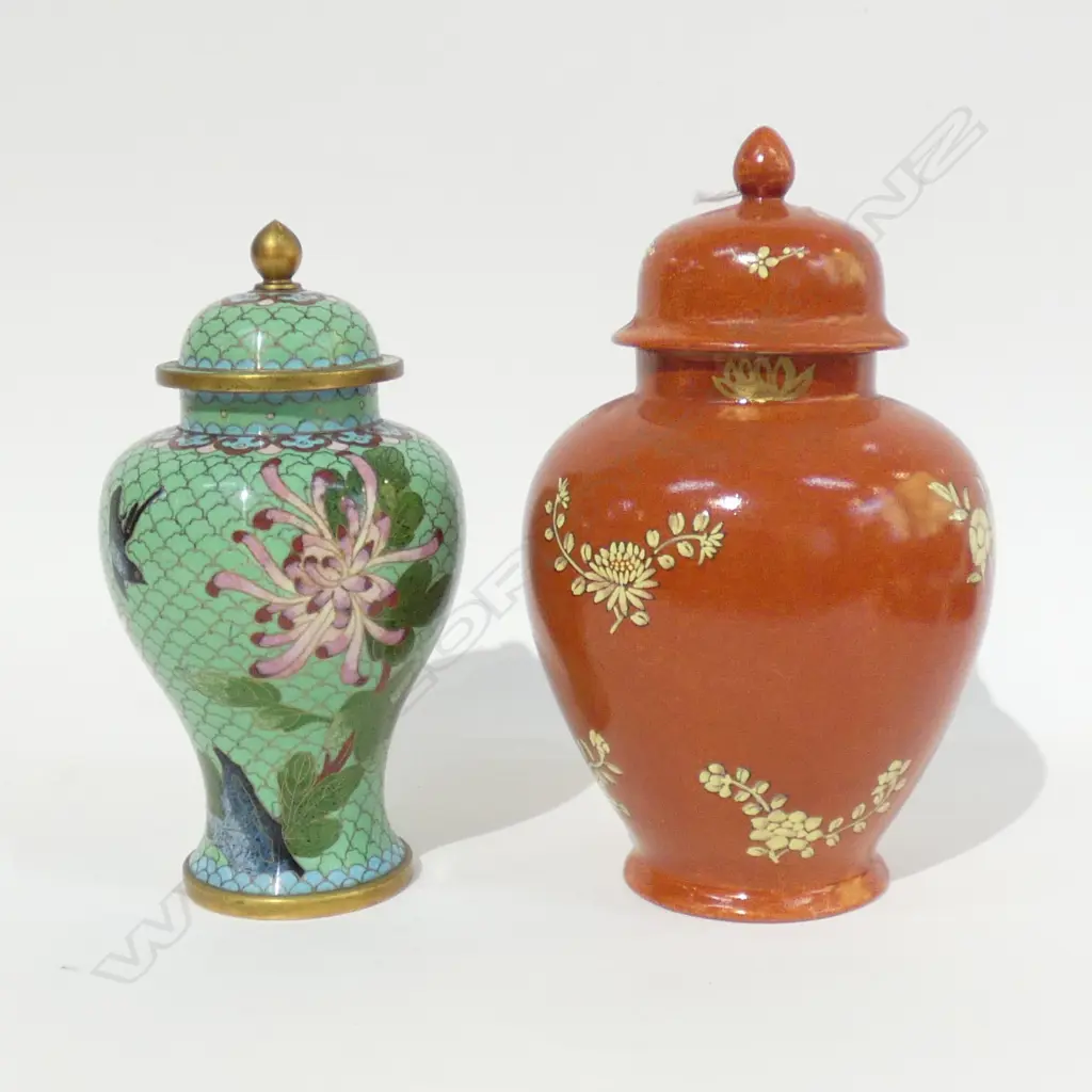 CHINESE MING STYLE COVERED JAR + QIAN LONG MARK CLOISONNE LIDDED JAR H 200 MM Image 1++