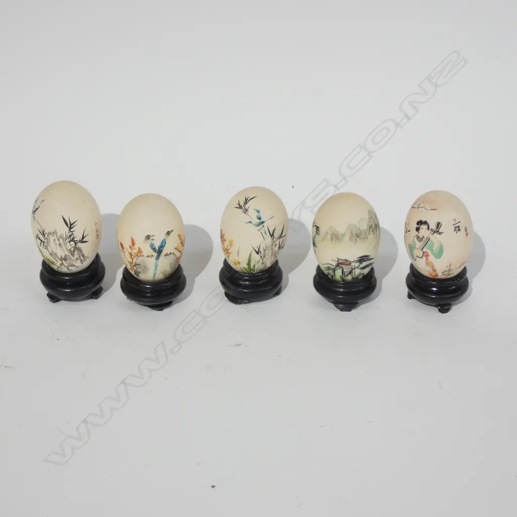 5 ORIENTAL PAINTED EGGS & WOODEN STANDS  Image 1++