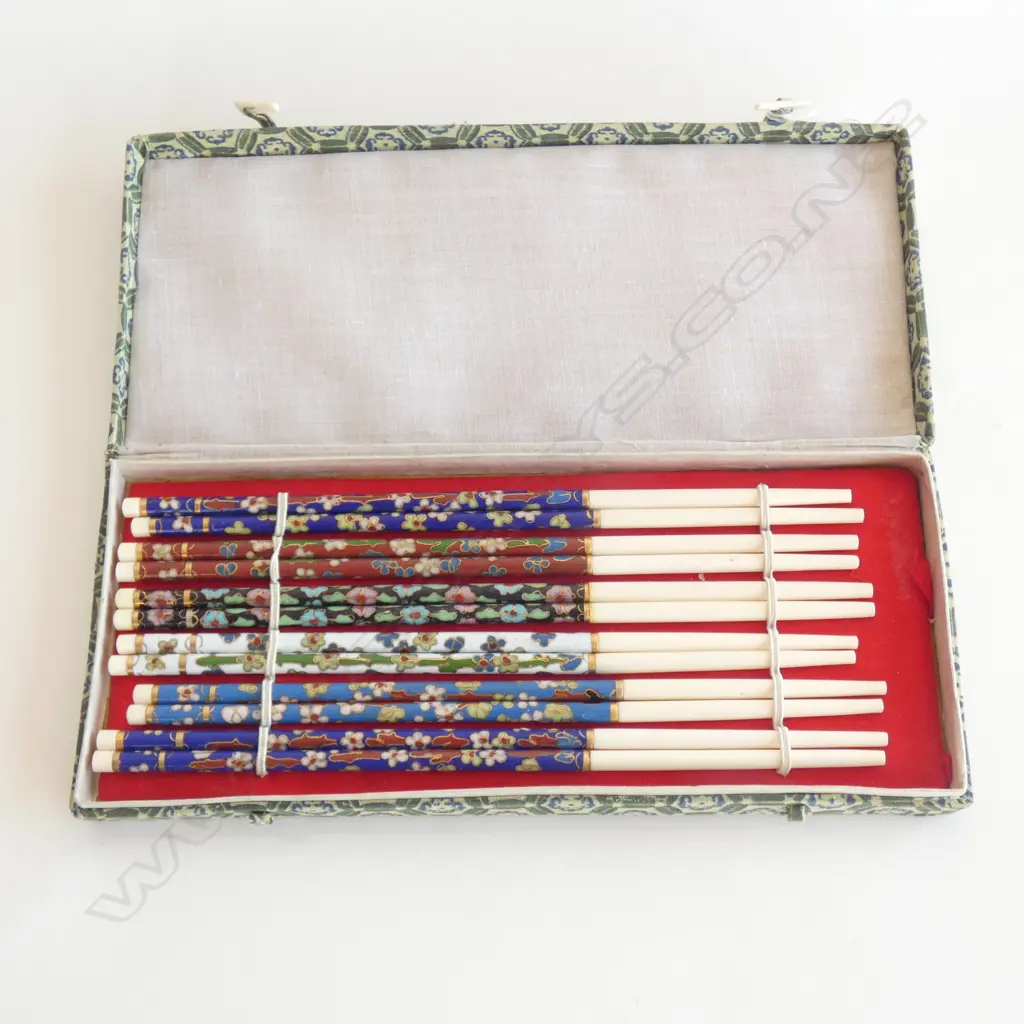 BOXED SET 6 PAIRS OF IVORY & CLOISONNE CHOPSTICKS Image 1++