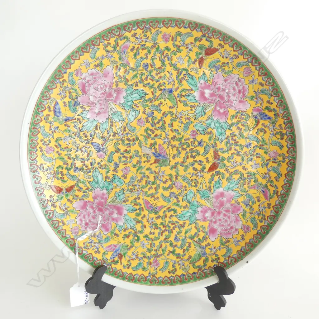 LG VINTAGE CHINESE YELLOW GROUNDED FAMILLE ROSE PLATE W BUTTERFLIES & FLOWERS DIA  357MM Image 1++