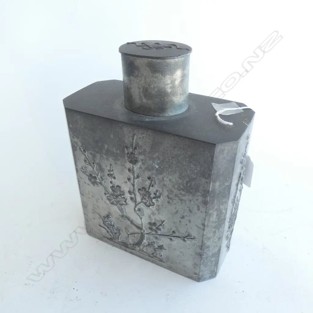 ORIENTAL PEWTER TEA CADDY Image 1++