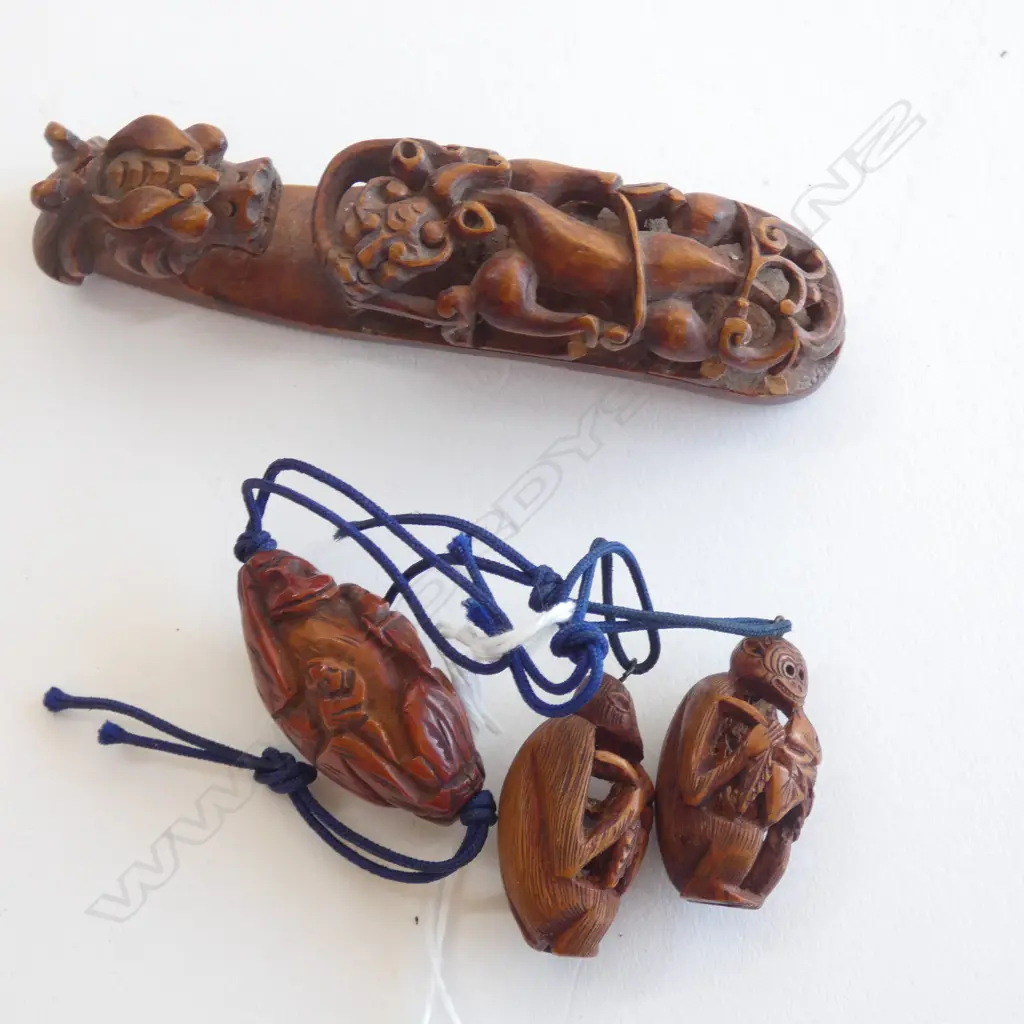 3 CHINESE CARVED PEACH PITS + WOODEN BELT HOOK AF Image 1++