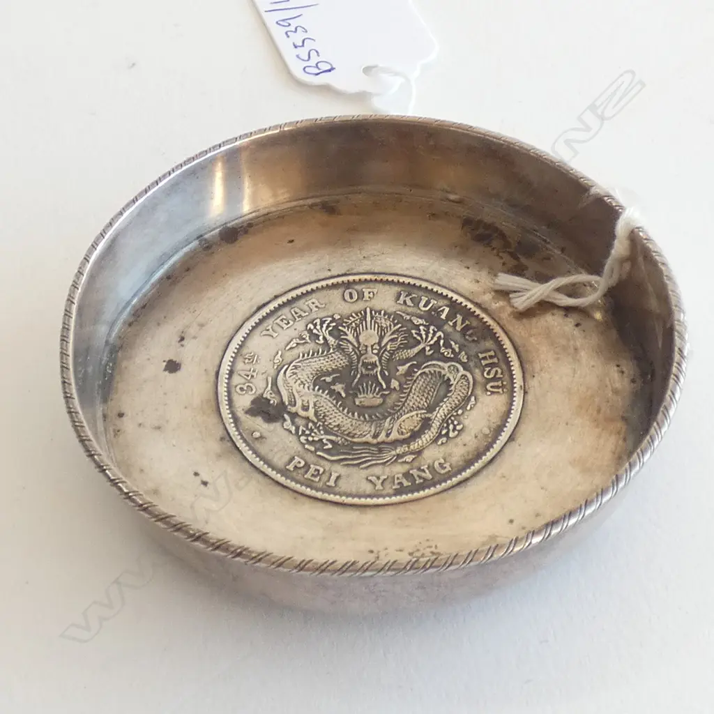 935 ORIENTAL STG DISH w. INSET COIN 75mm dia 65 GRAMS... Image 1++