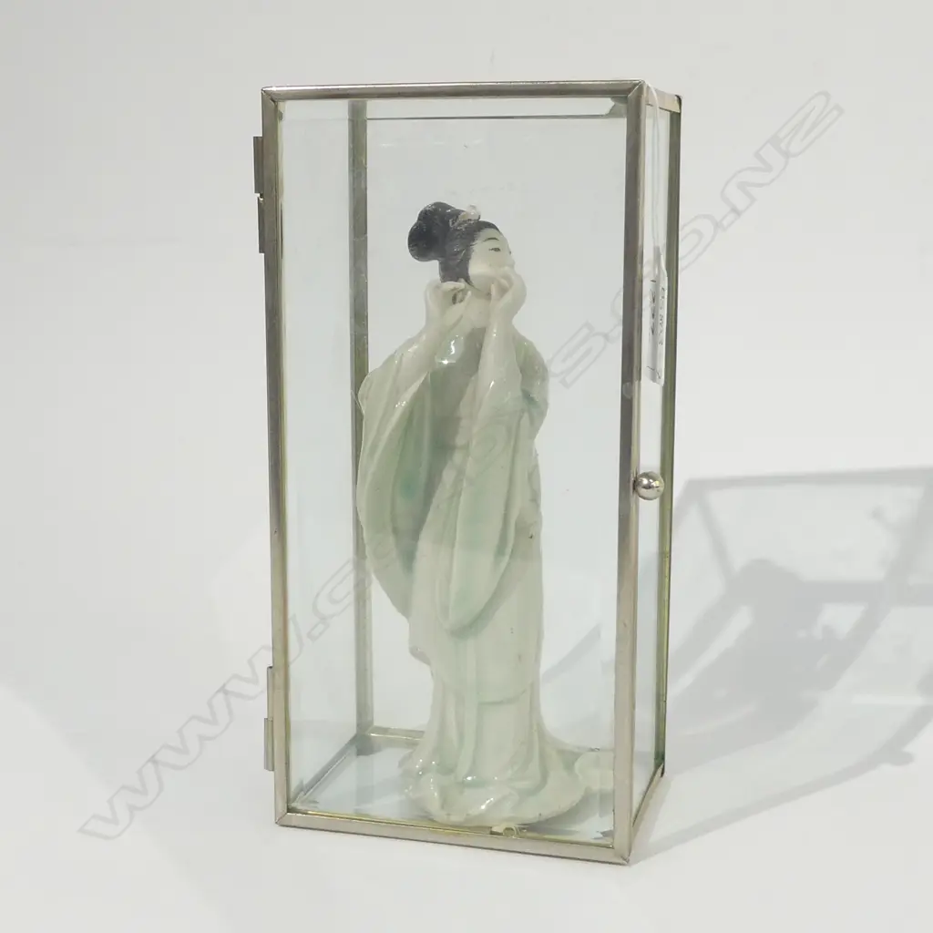 ORIENTAL PORCELAIN LADY FIGURINE WITH GLASS CASE H. 220MM Image 1++