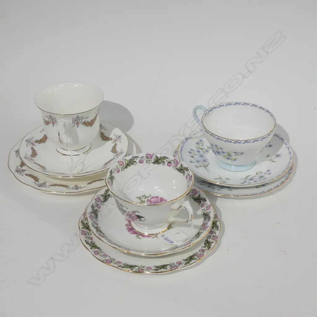 SHELLY TRIO & 2 OTHERS  Image 1++