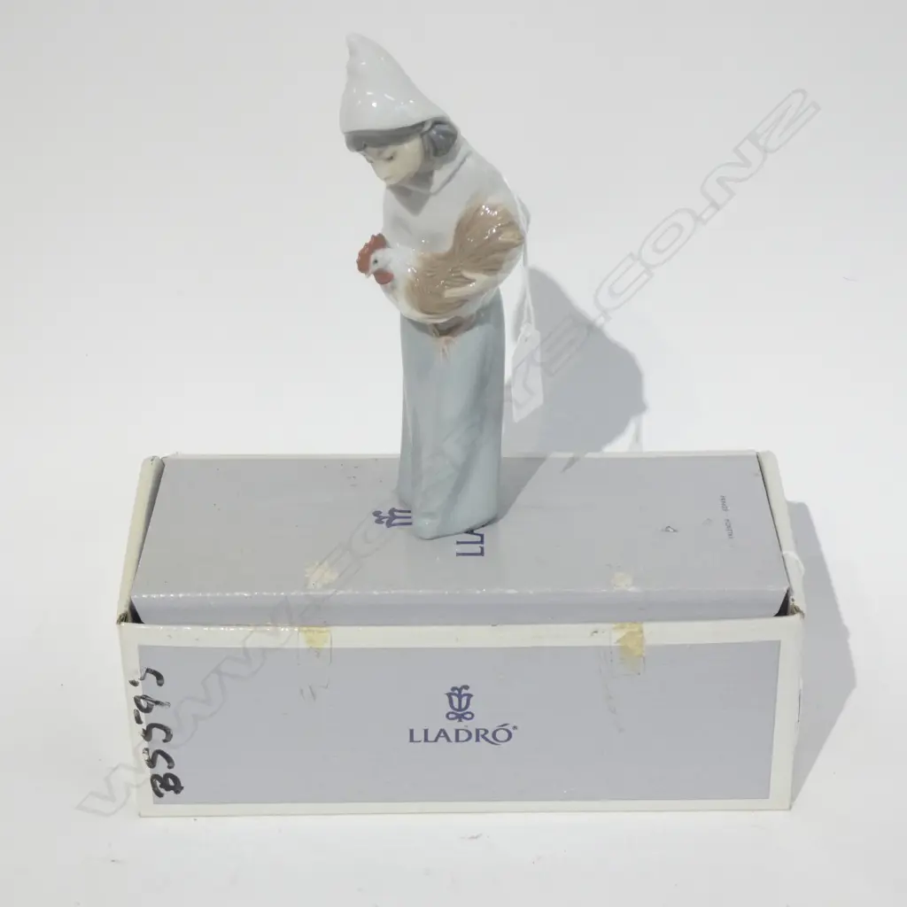 LLADRO SHEPHERDESS WITH ROOSTER 4677 H 220 MM BOXED Image 1++