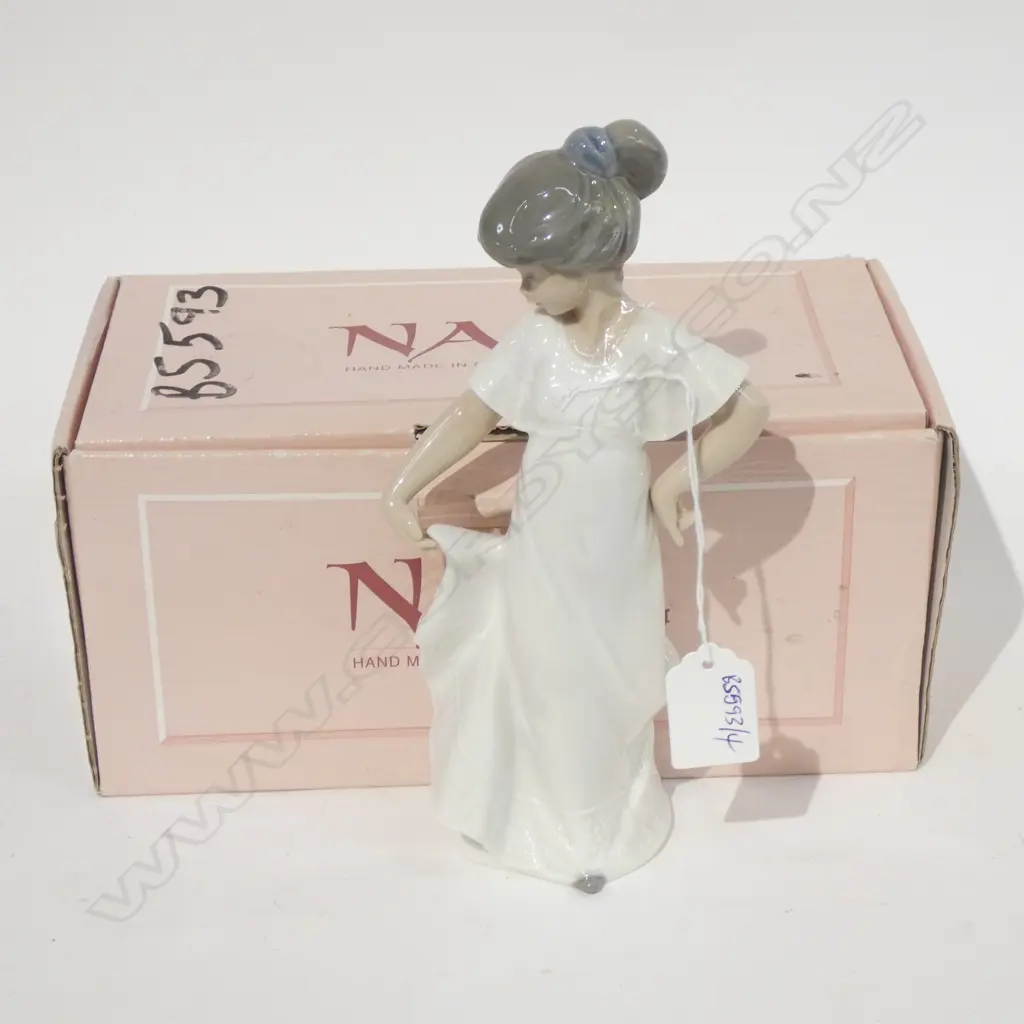 NAO CAMISON CON VUELO 01110 H 220 MM BOXED Image 1++