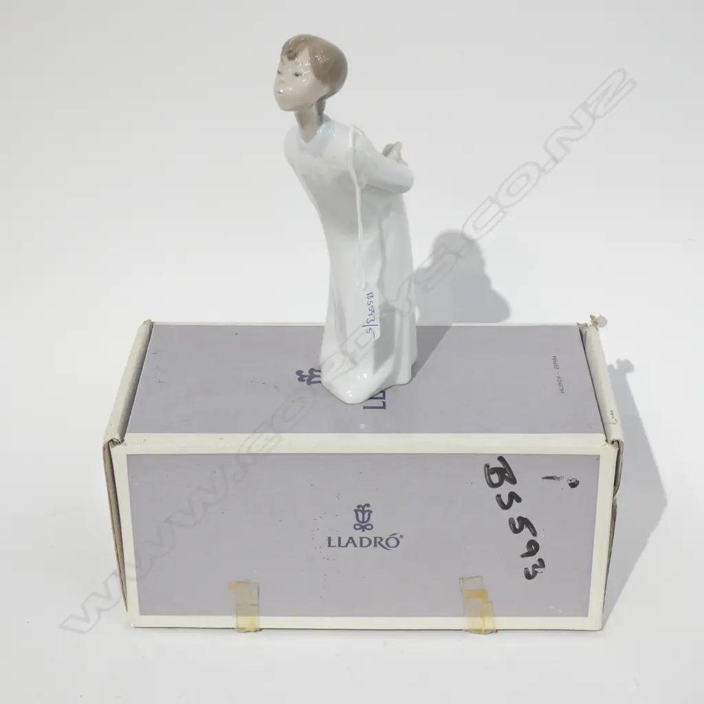 LLADRO BOY BLOWING H 230 MM BOXED Image 1++