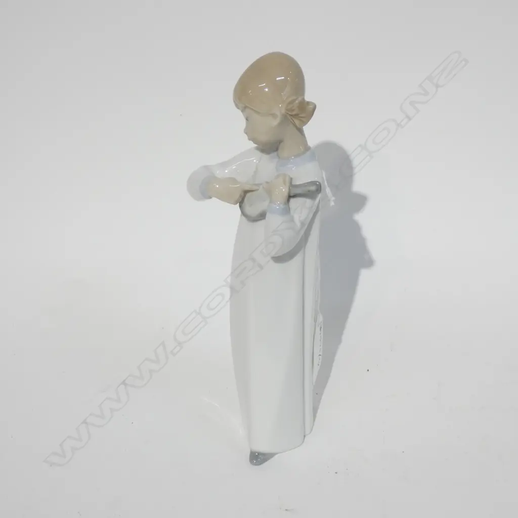 LLADRO GIRL WITH VIOLIN H 220 MM Image 1++