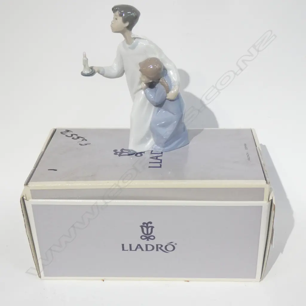 LLADRO BOYS IN NIGHT-SHIRT H 210 MM BOXED Image 1++