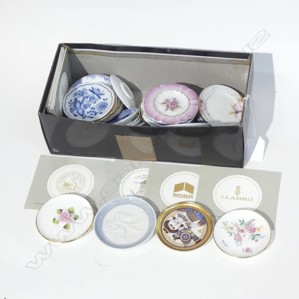 COLLECTION OF MINIATURE PLATES OF THE WORLD LIMOGES ETC Image 1++